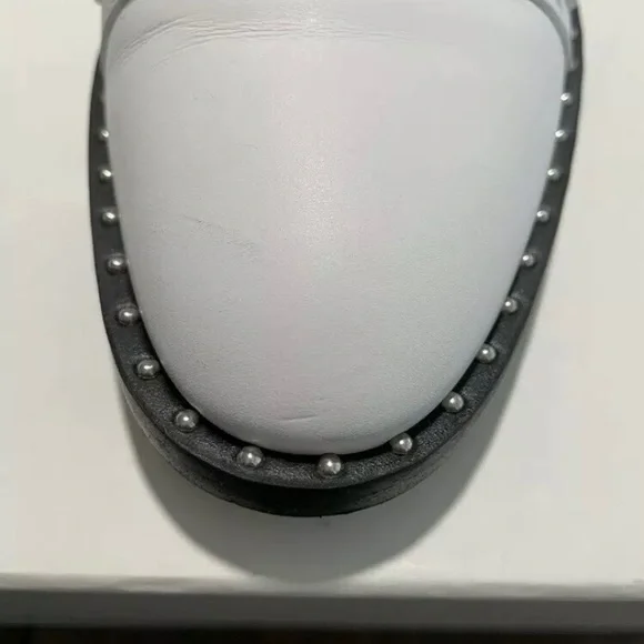 GIVENCHY PARIS White Leather studded Ankle Boots Sz 38.5.

To Lust For!!! - Picture 8 of 10